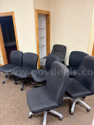 Lot of 7 Office Chairs