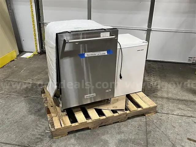 Misc Kitchen Items Lot A-859