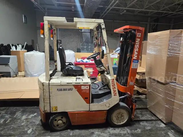 5,000 LB Nissan CYM02L25S Electric Cushion Forklift [with charger]