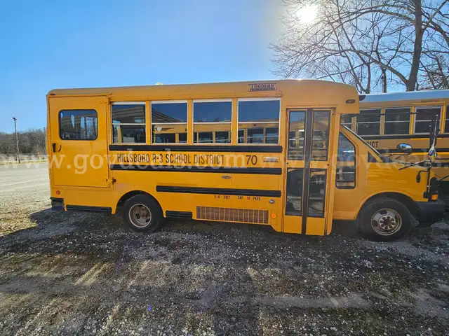 2009 Chevy Thomas Mini Bus (Bus 70) Diesel