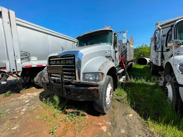 2012 Mack GU713