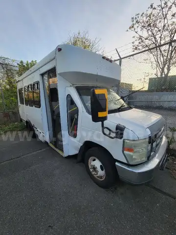 2010 Ford Econoline CUTAWAY Bus (5094)