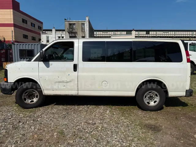 2009 Chevrolet Express (INF064)