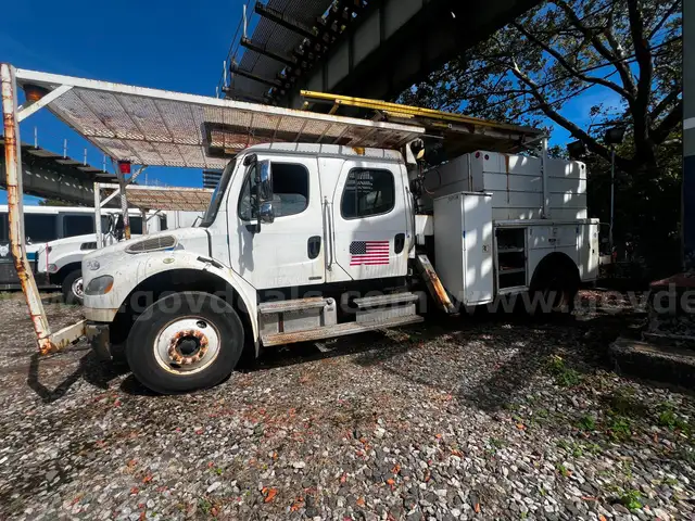 2011 Freightliner M2 106 (TRK-016)