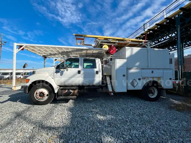 2011 Ford F-750 Clip Truck (STA123)