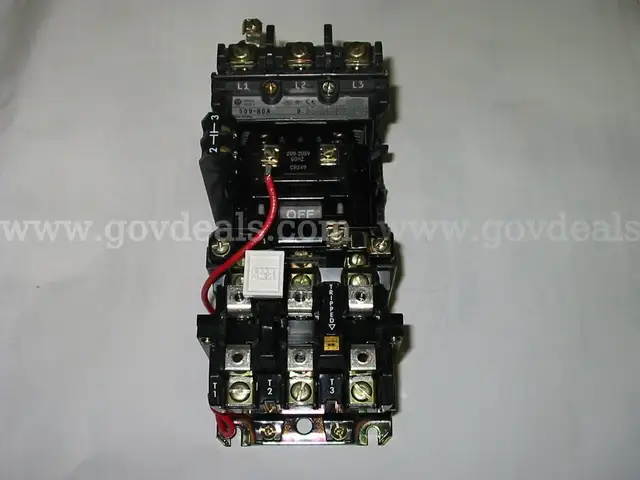 Lot of (32) Control Switches, Motor Starters, Interface Relays & More