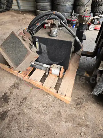 1 LOT OF MISC. HYDRAULIC COMPONENTS