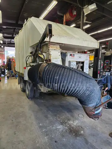 LEAF COLLECTION MACHINE