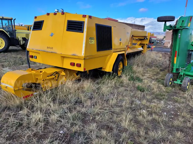 1998 Stewart &#x26; Stevenson SST-300H Airport Runway Broom