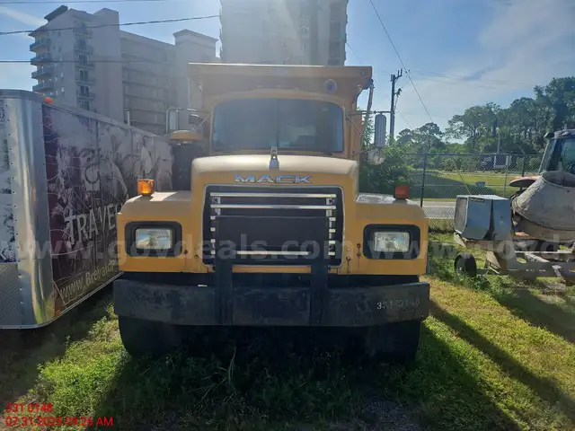 1996 Mack RD690S
