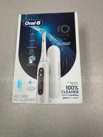 Oral B - IO series 5 Toothbrush