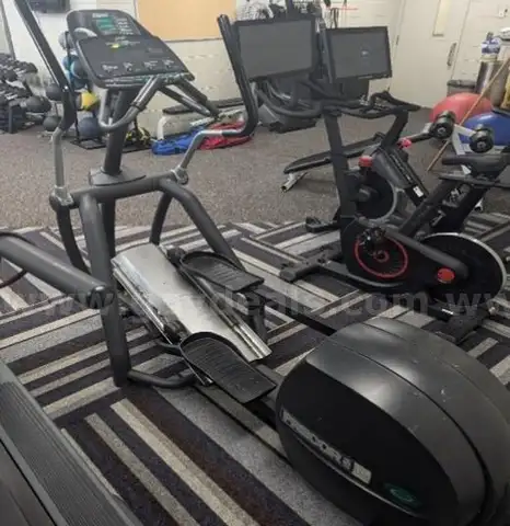 Precor USA EFX556 Elliptical