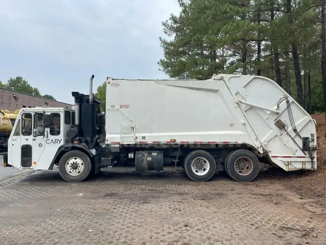 2012 Crane Carrier Co. Low Entry