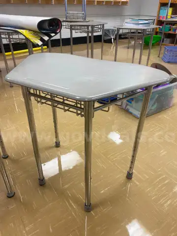 10 STUDENT DESK