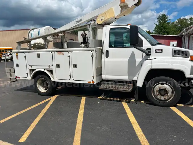 2004 GMC C4 BUCKET TRUCK