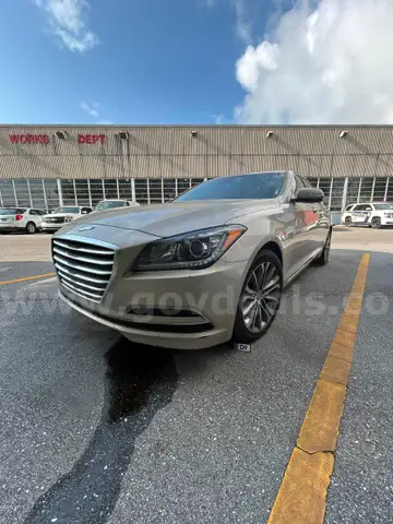 GOLD 2015 HYUNDAI GENESIS
