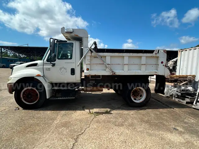 WHITE 2003 INTERNATIONAL DUMP TRUCK 4200
