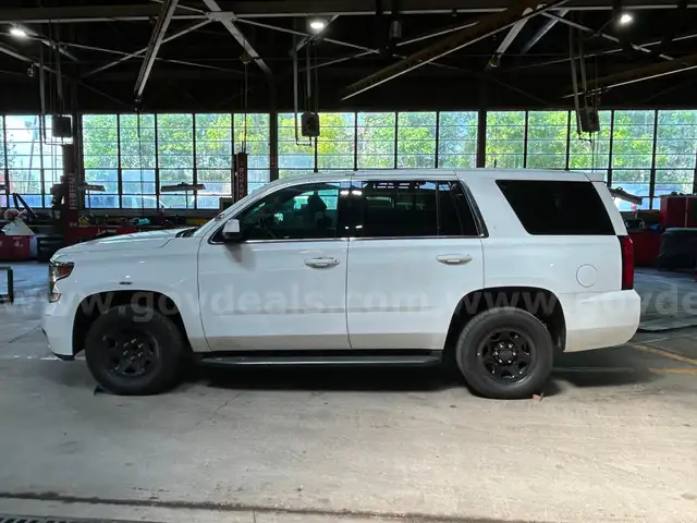 WHITE 2019 CHEVROLET TAHOE