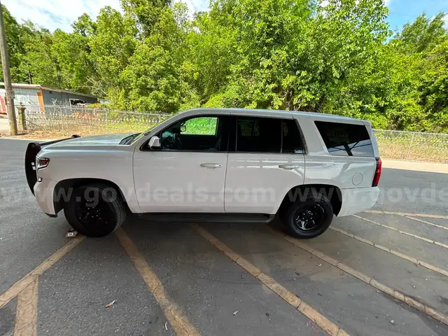 WHITE 2017 CHEVROLET TAHOE