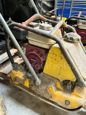 YELLOW 2010 HD INDUSTRIAL WP1550AW POTHOLE WACKER PLATE TAMP