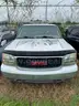 WHITE 2002 GMC YUKON