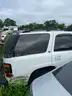 WHITE 2002 GMC YUKON