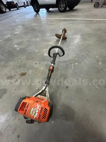 ORANGE 2021 STIHL FS131R LOOP HANDLE WEED EATER