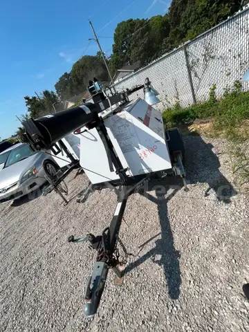 WHITE 2004 MAGNUM PORTABLE LIGHT TOWER