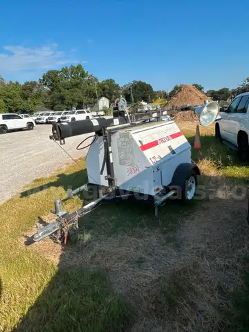 WHITE 2004 MAGNUM PORTABLE LIGHT TOWER