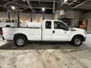 WHITE 2016 Ford F-250 CREW CAB PICKUP TRUCK WITH TOMMY LIFT GATE