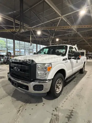 WHITE 2016 Ford F-250 CREW CAB PICKUP TRUCK WITH TOMMY LIFT GATE