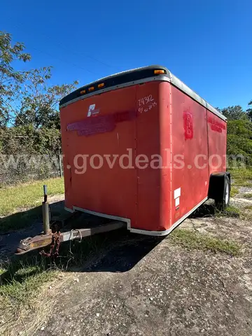 12 FT ENCLOSED TRAILER RED