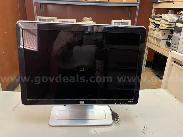 HEWLETT PACKARD 19" FLAT PANEL MONITOR