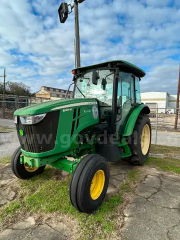 2013 John Deere 5085M Tractor