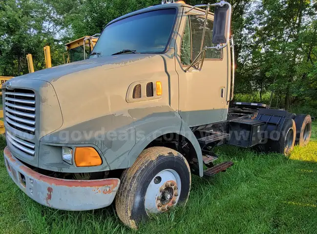 1998 Ford LT9513