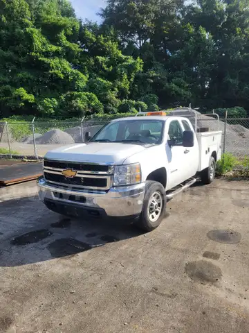 (1) USED 2013 CHEVROLET SILVERADO 3500HD SERVICE BODY