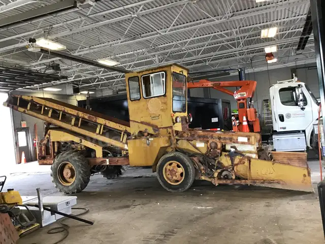 (1) USED 1979 Athey Force-Feed Loader