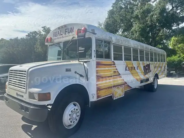 2000 International 3800 Thomas 65 Passenger Bus