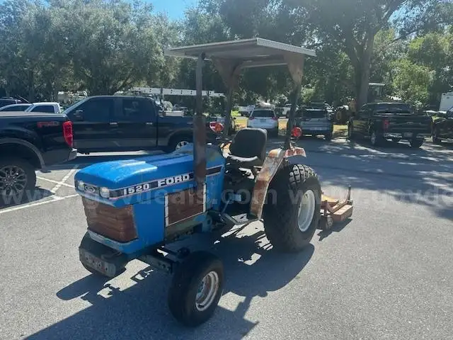 1992 Ford 1520 Tractor