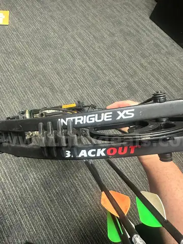 Intrigue XS Blackout Bow