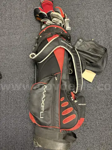 Maxfli Golf bag with assorted golf clubs