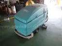 TENNANT FLOOR SCRUBBER