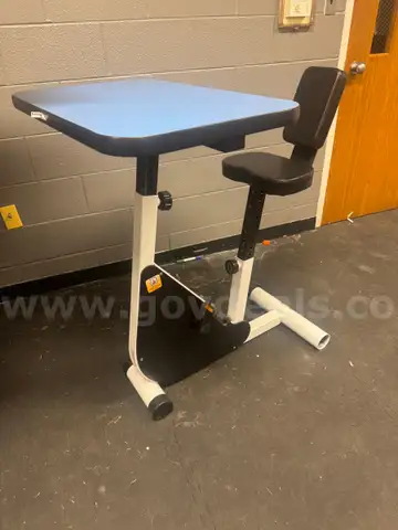 (29) READ TO RIDE DESKS AND (60) STUDENT DESKS