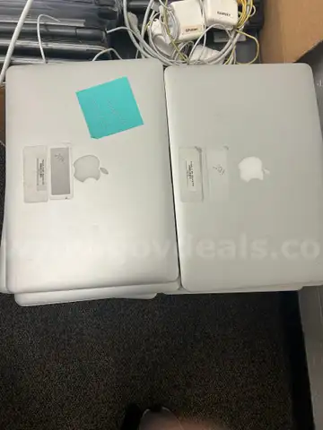 10 MacBook Airs