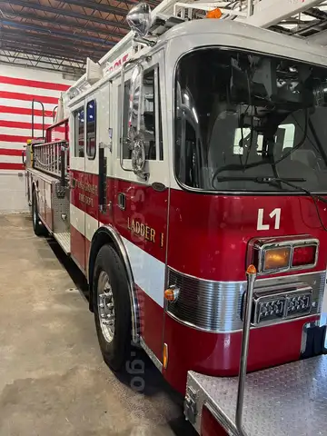 1992 Pierce Tilt Cab Lance 75&#x27; Ladder Truck