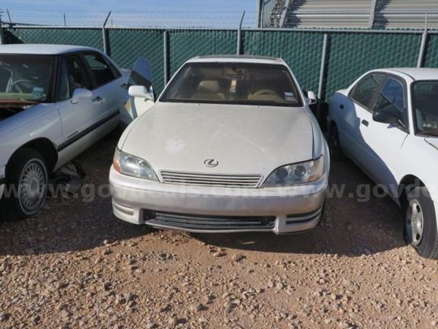 1994 Lexus ES 300 | AllSurplus