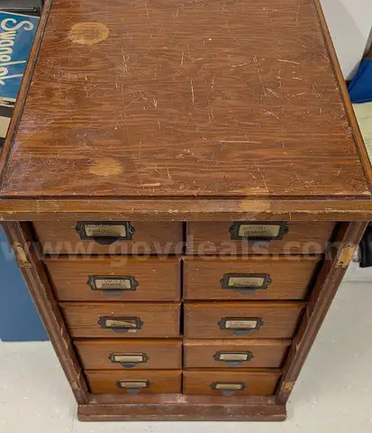 10 drawer antique cabinet, 14" wide x 22.5" Deep x 20" High. <2026JAN19-8>