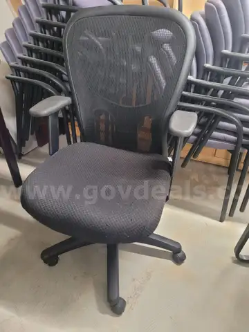 1 black ergonomic office chair