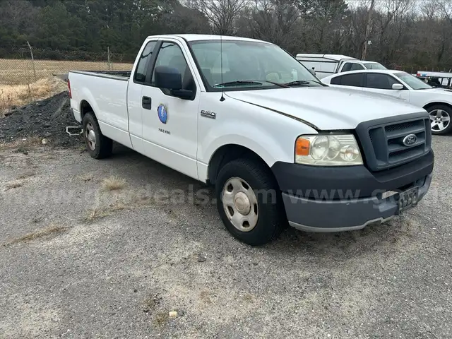 2005 Ford F-150 XL 2WD