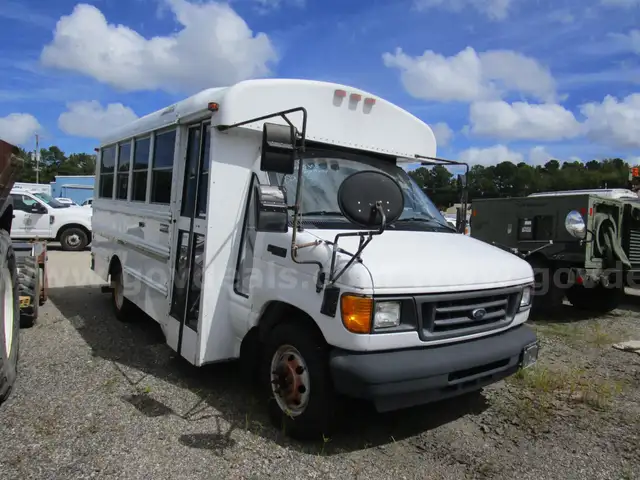 2004 FORD E350